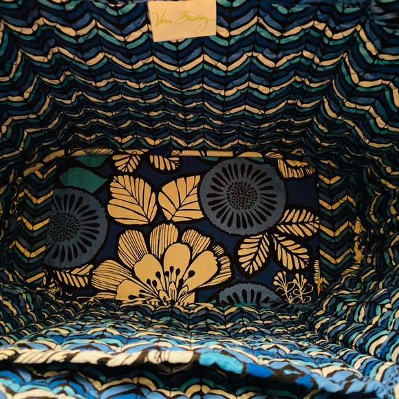 Really cute Vera Bradley Tote - Picture 6 of 7
